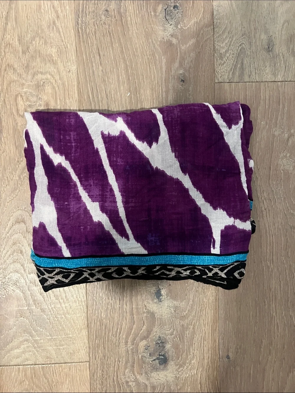 Banana Republic Purple Patterned Lightweight Scarf. Gorgeous!